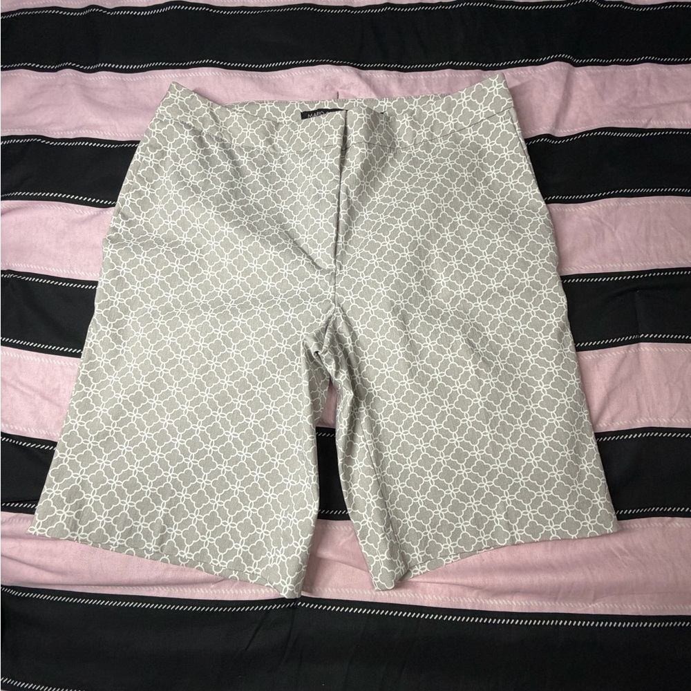 Mario Serrani Gray and White Geometric Pattern Shorts